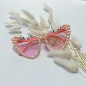Sluneční brýle srdíčka “BRIDE TO BE” růžové s perličkama